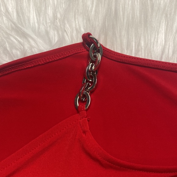 Michael Kors chain, cold shoulders, Ruched top, size medium - Picture 7 of 8
